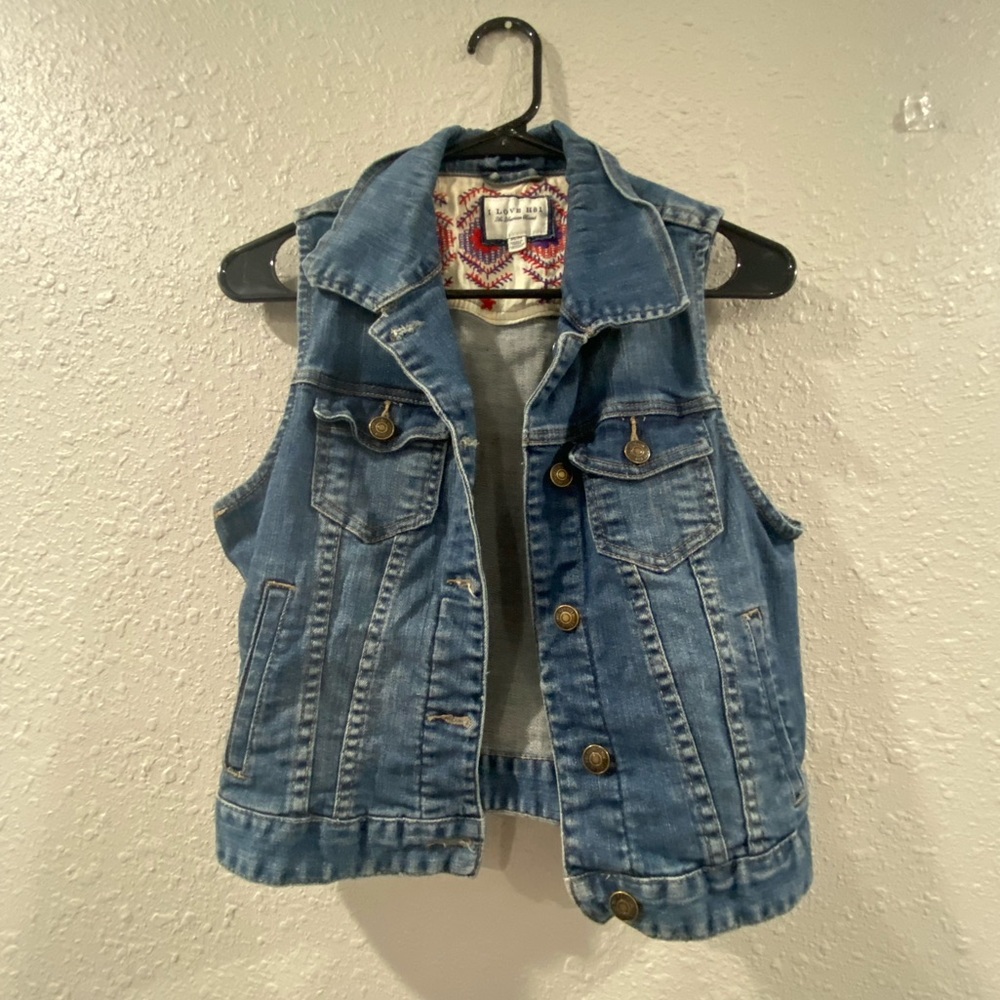 Sleeveless jean jacket